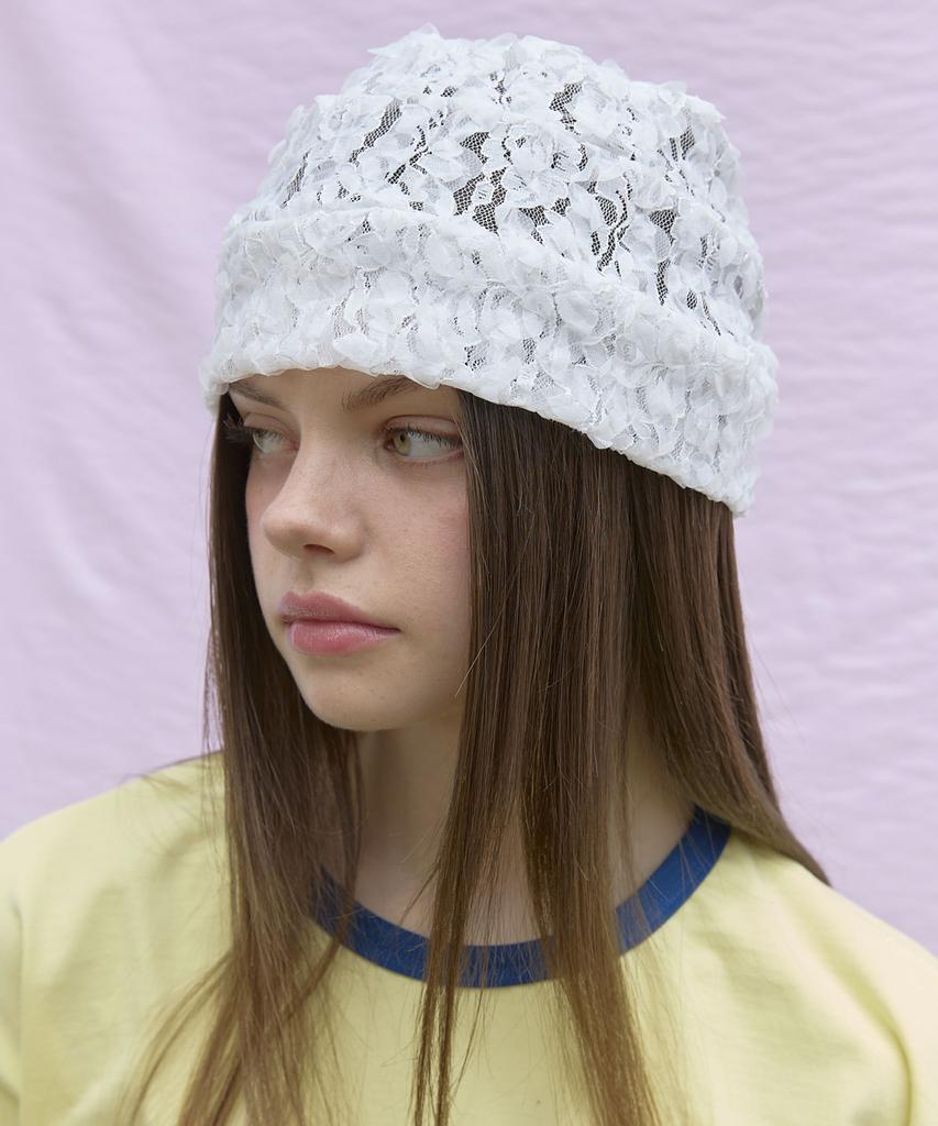 Nyuyogwogseu Flower Lace Pleated Beanie Hat_White