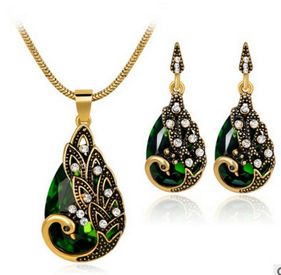 European & American Crystal Jewelry Set: Water Drop Pendant Necklace and Stud Earrings - Three-Piece Set