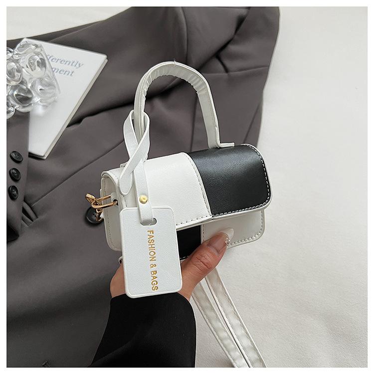 

Популярная в этом году модная сумка с текстурой пэчворк, лето 2025, для поездок на работу, в зарубежном стиле, на плечо, сумка-мессенджер, маленькая квадратная сумка, тренд чёрный