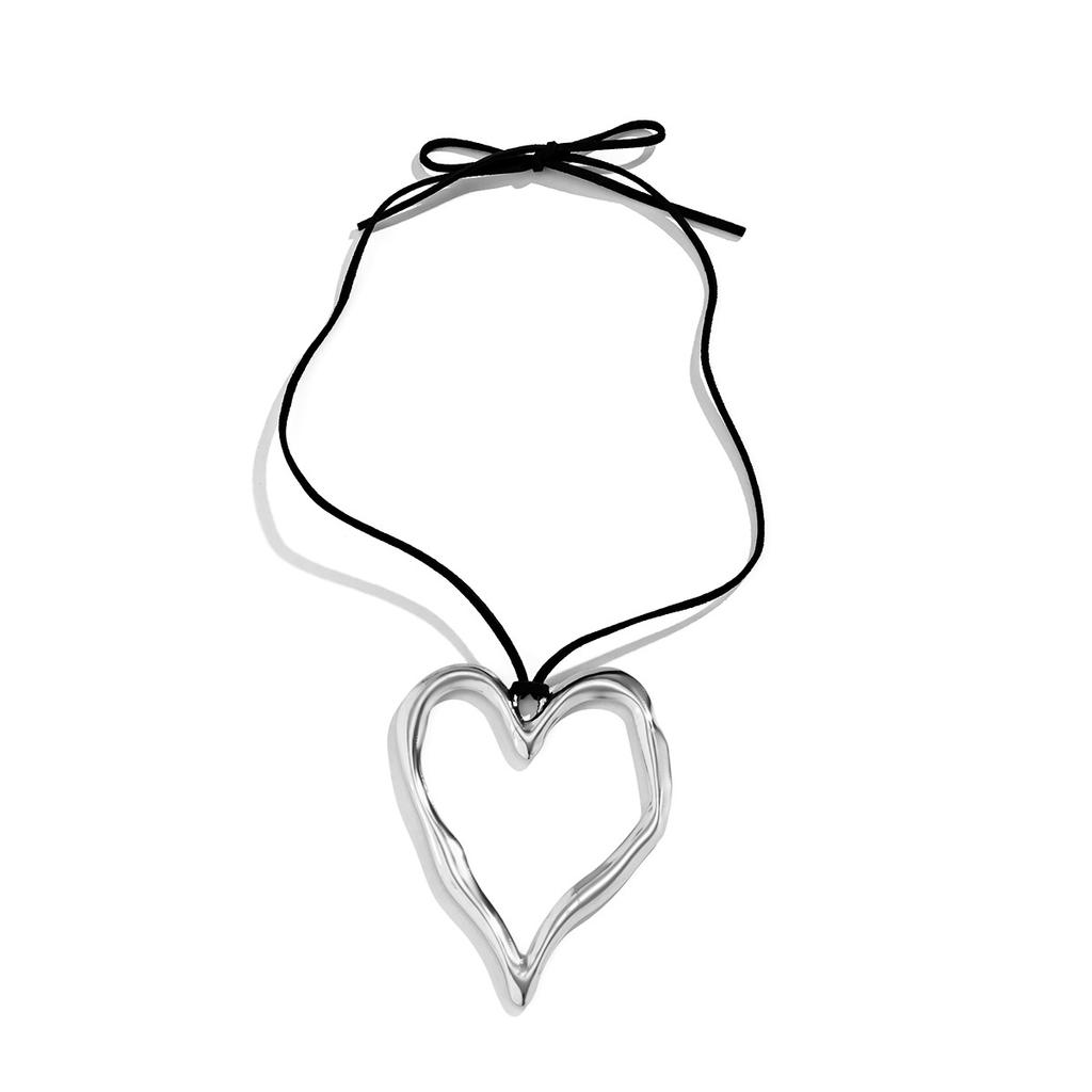 Sweet And Cool Exaggerated Big Love Pendant Necklace, Fashionable Personality Adjustable Flannel Necklace For Women