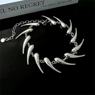 Collana geometrica in argento con spine irregolari in metallo per uomo e donna, catene punk hip hop, collane corte con denti di lupo