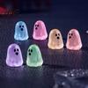 Halloweenska ozdoba duch 20/50/100 ks Figúrka svietiaca v tme Mini kreslené živicové figúrky Soška Svetlý miniatúrny stolový dekor Strašidelný