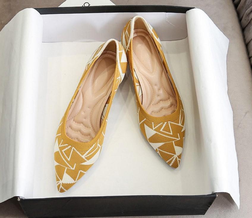 

Женские вязаные туфли Princess 2023 с острым носком и средним каблуком 40 бежевый