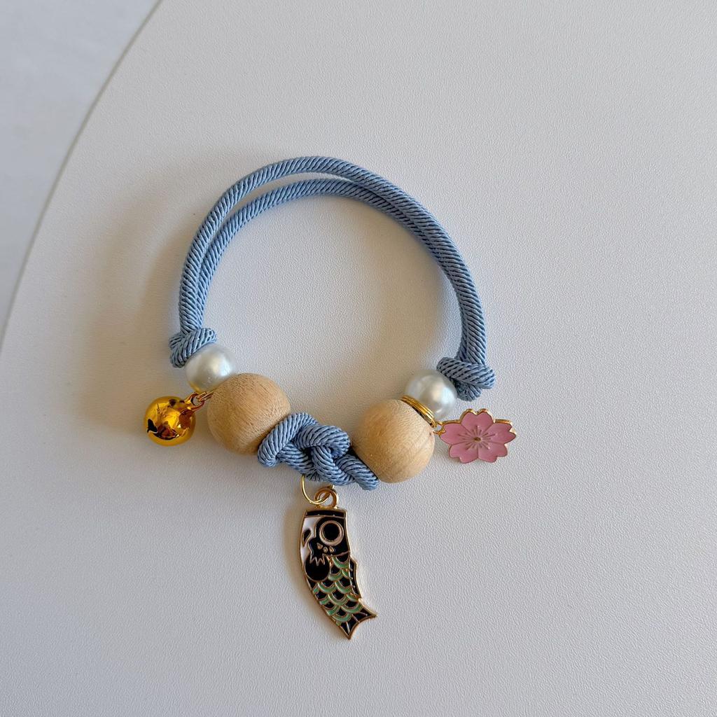 Pet cats use mosquito repellent dog rings, cat flea repellent collars to prevent fleas, lice, dog neck rings, bell necklaces.