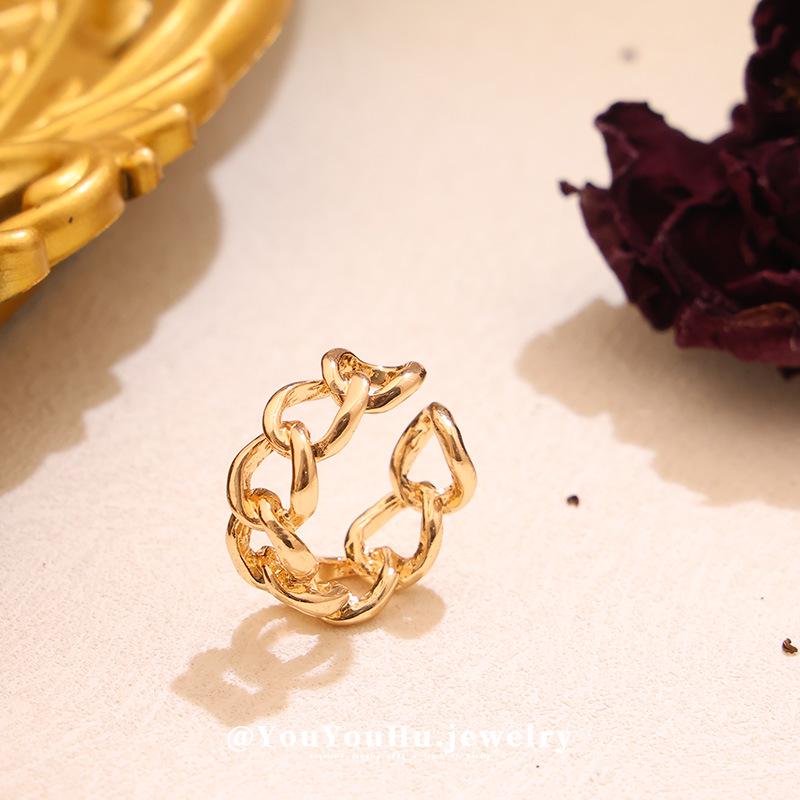 European-American Retro Floral Pleated Ring - Versatile & Irregular Design