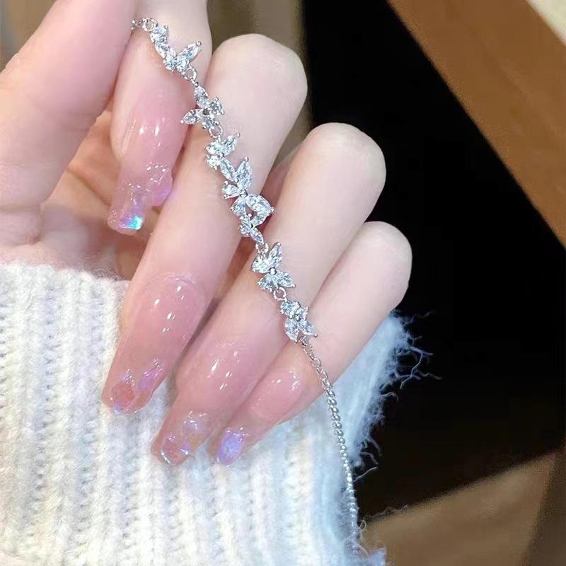 Wisteria Women's Zircon Leaf Bracelet - Luxurious Gift for Best Friend.