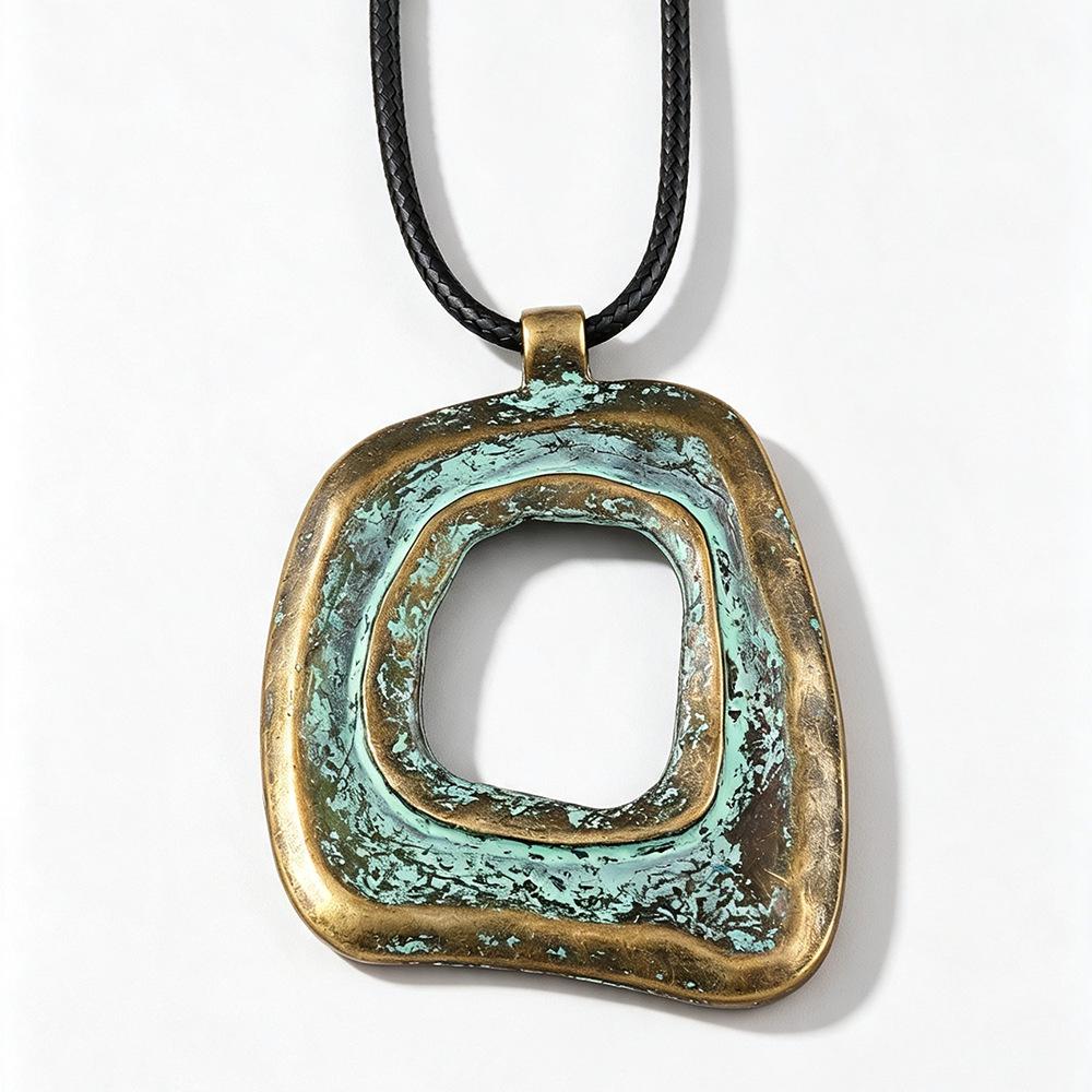 Irregular Fashion Versatile Necklace with Unique Design Sense