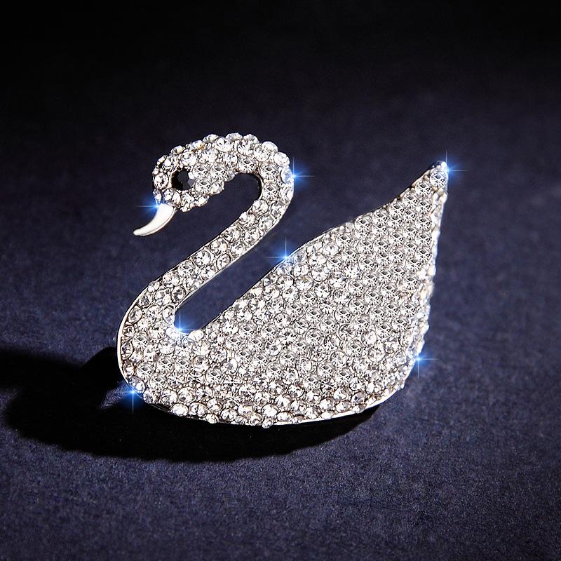 

Korean Black Swan Diamond Brooch: Elegant Pin for Sweaters, Shawls & Scarves