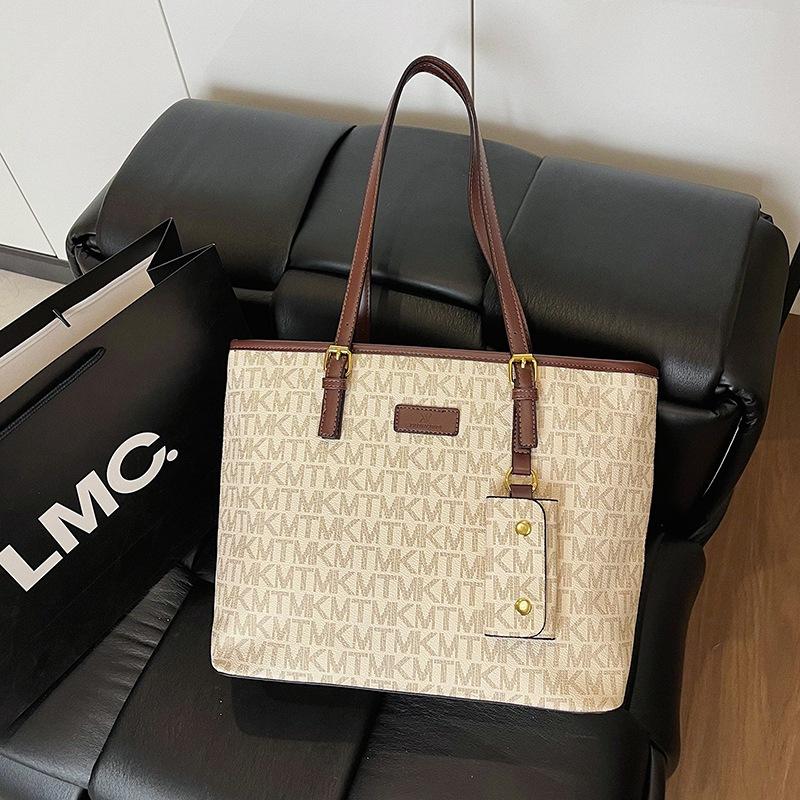 Commuter Bag Going Out Large-capacity Shoulder Bag Women's 2026 New Model, Light Luxury High-end Tote Bag Underarm Bag