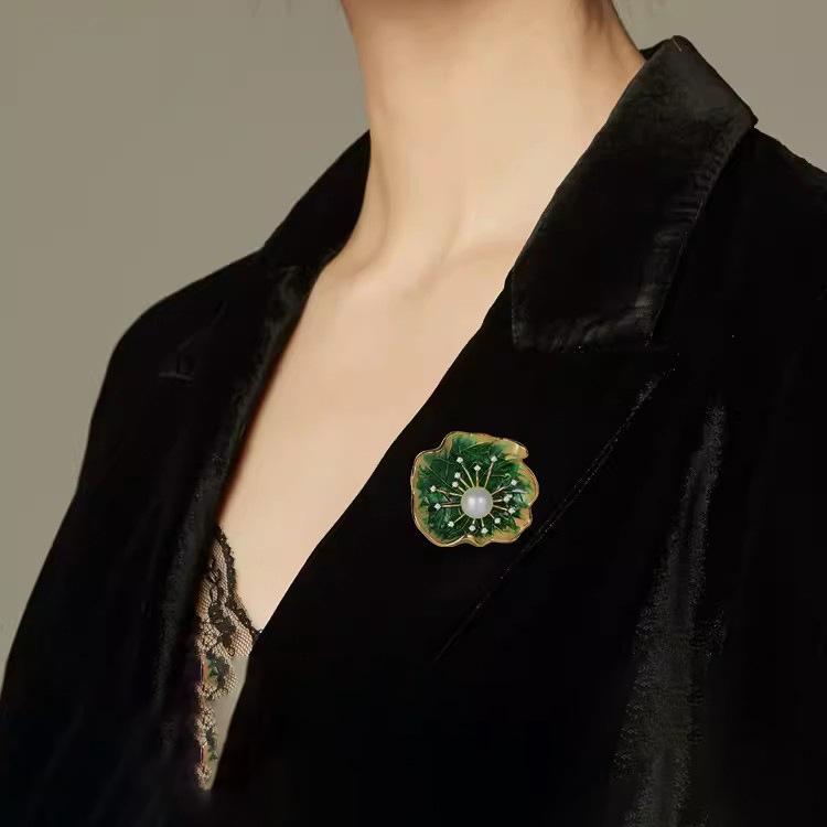 Qinglian Lotus Leaf Brooch High-End Femininity Enamel Pearl Brooch Niche Design Pin Accessories