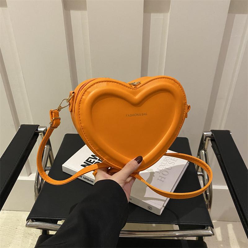 Trendy Pu Leather Heart Bag For Girls In Soft Colors Ideal For Everyday Fashion