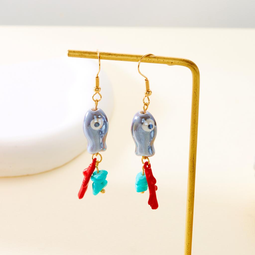 Bohemian Crushed Stone Ceramic Fish Earrings for Women Summer Style Handmade Rhinestone Fishtail Drop Earring Holiday Jewelry