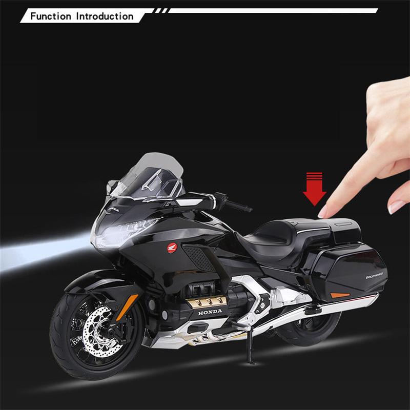 1/9 HONDA Gold Wing GL1800 Alloy Street Motorcycle Model Diecast Metal Leisure Touring Motorcycle Model Sound Light Kid Toy Gift