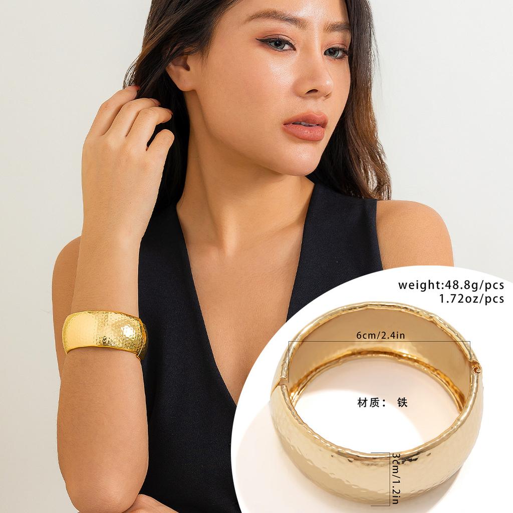 ins exaggerated smooth open hug bracelet, personalized street shot sweet and cool winding Bracelet jewelry