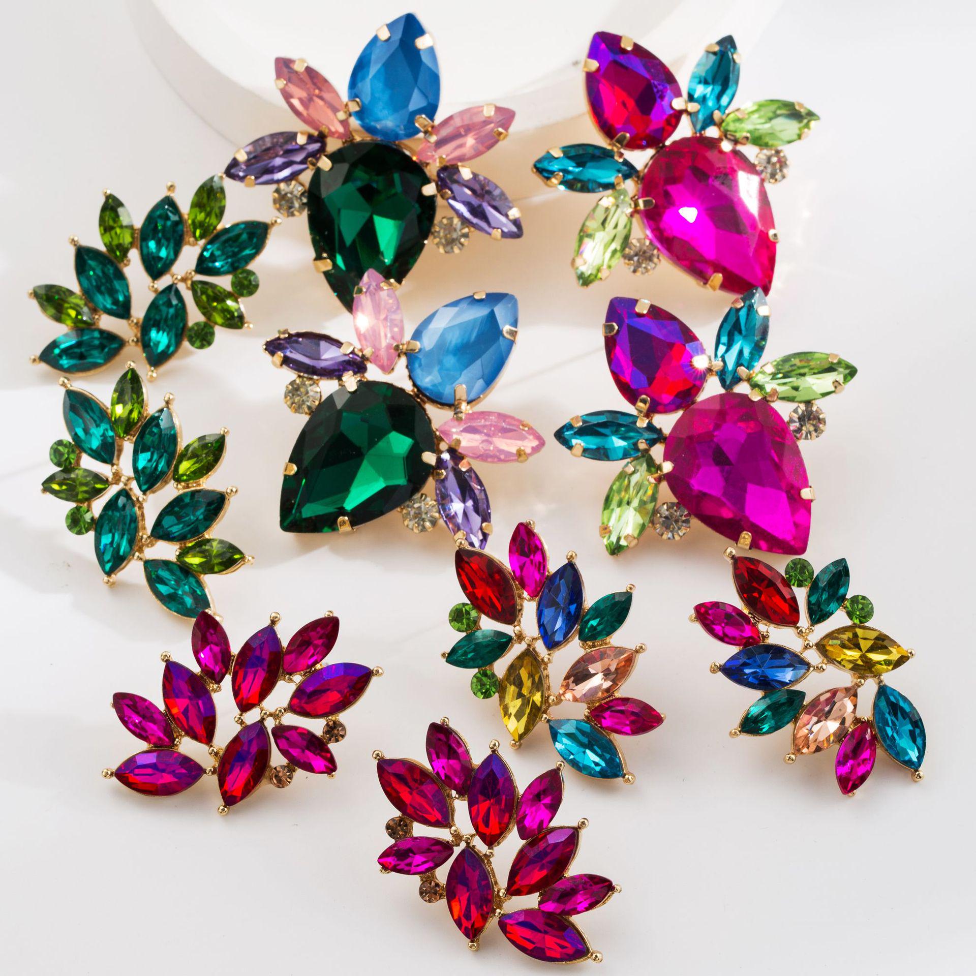 

Retro European & American Geometric Alloy Flower Diamond Stud Earrings for Women