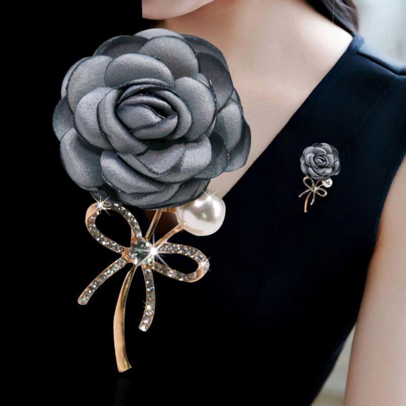 Koreansk Stil Dame Blomst Diamant Brosje Perle Rose Mote Kåpe Brosje Nål Personlighet Alt-match Tilbehør