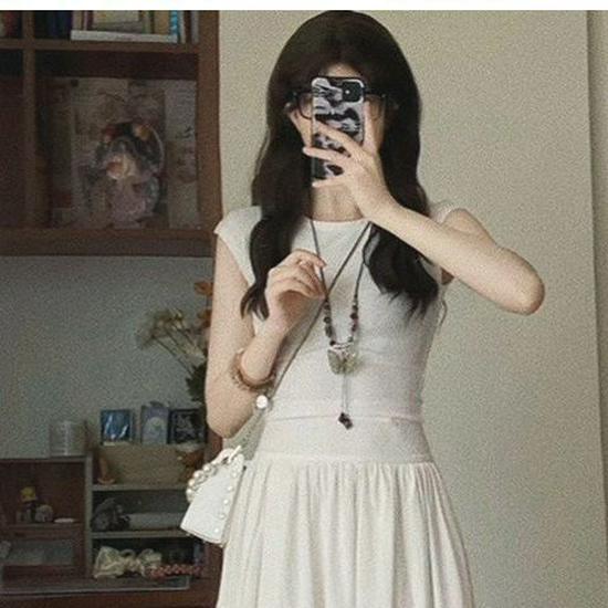 

French Hepburn Style Black Slimming T-shirt & High-Waisted Long Skirt Two-Piece Set for Women 2XL