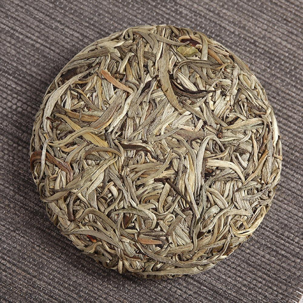 Yunnan Silver Needle Bílý čaj 100g Měsíční Starý Koláč