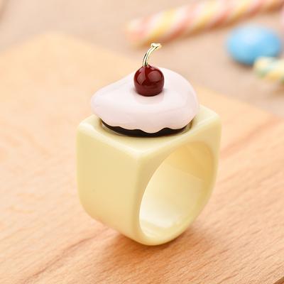 Sweet And Fashionable Princess Shows Love, And Another Bite Of Cake Ring Ring Ring For Girlfriend
