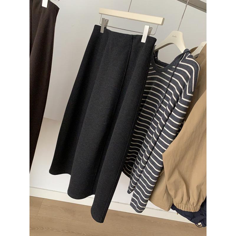 Elegant High-Waisted A-line Midi Skirt for Autumn/Winter - Versatile Wool Blend, Bud-Shaped and Slimming Design for Women