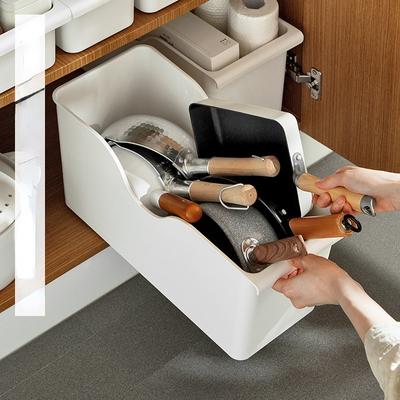 Cesta de almacenamiento extraíble para suministros de cocina debajo del fregadero para ahorrar espacio y organizar el gabinete para almacenar suministros de cocina.