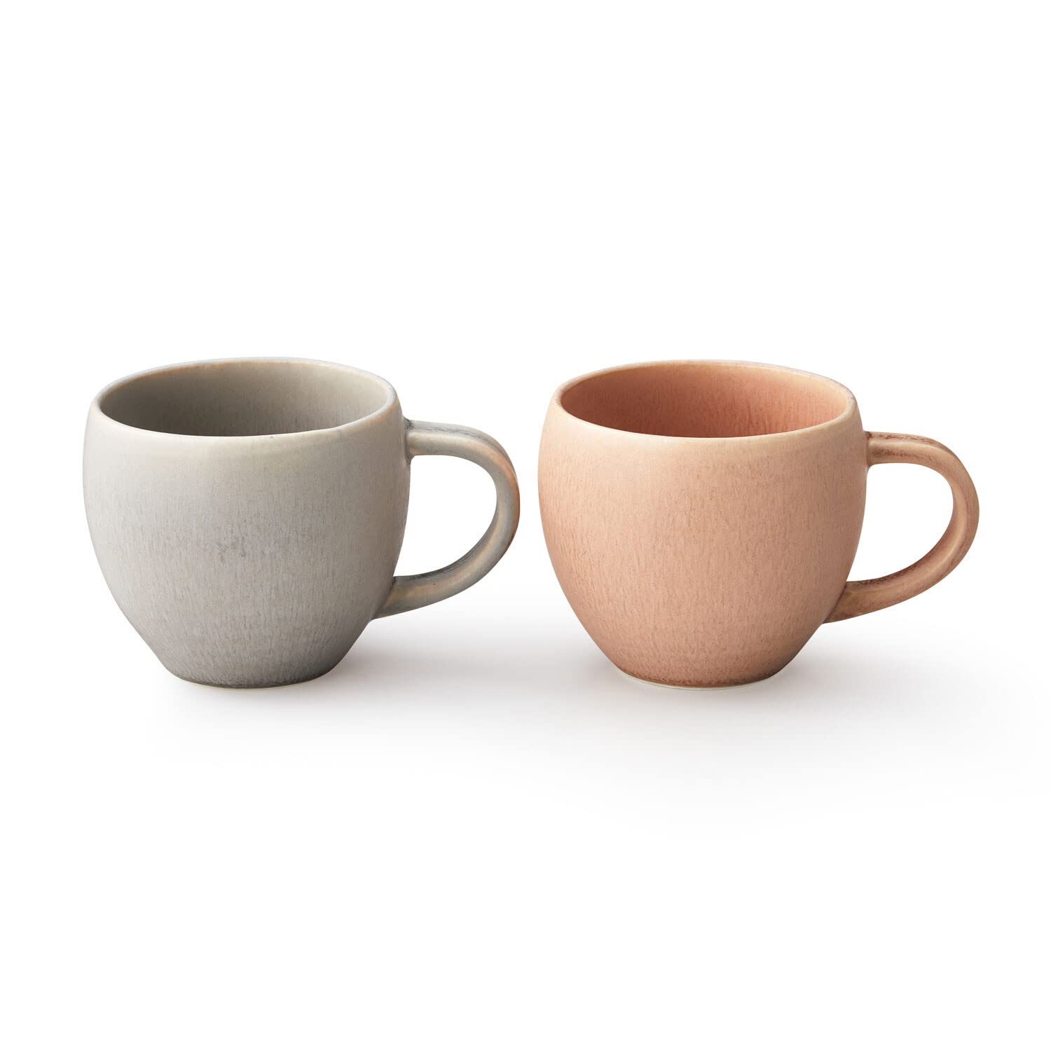 

A pair of 320ml mugs with a crystalline The nuanced shapes and nuanced colors of gray and pink make a perfect Microwave and dishwasher Made in Japan