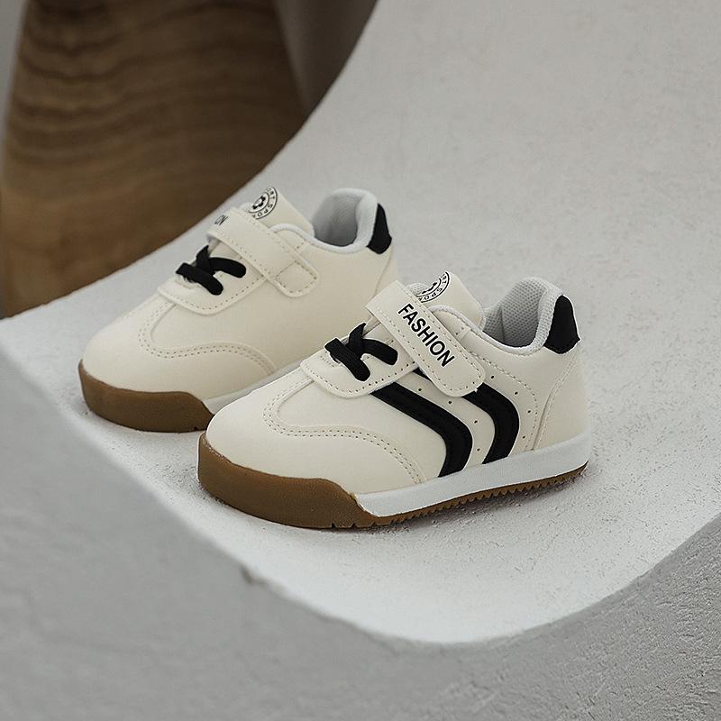 

Детские легкие немецкие тренировочные туфли для мальчиков, дышащие спортивные туфли для девочек, нескользящие туфли на мягкой подошве для повседневной носки 30 чёрный