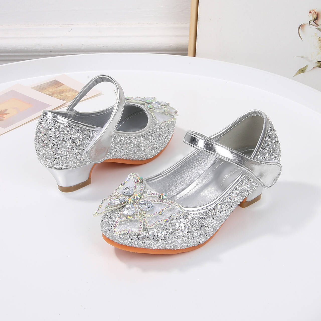 

Girls princess shoes rhinestone flower spring and autumn new high heel Elsa crystal single shoes children s performance princess dress shoes Size 36/inner length 22.5cm срібний