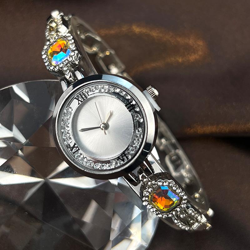 

Exquisite Rhinestone Quartz Watch Women s Small Dial Popular Elegant Women Watch Luxury Fashion Steel Belt Bracelet Watch серебряный