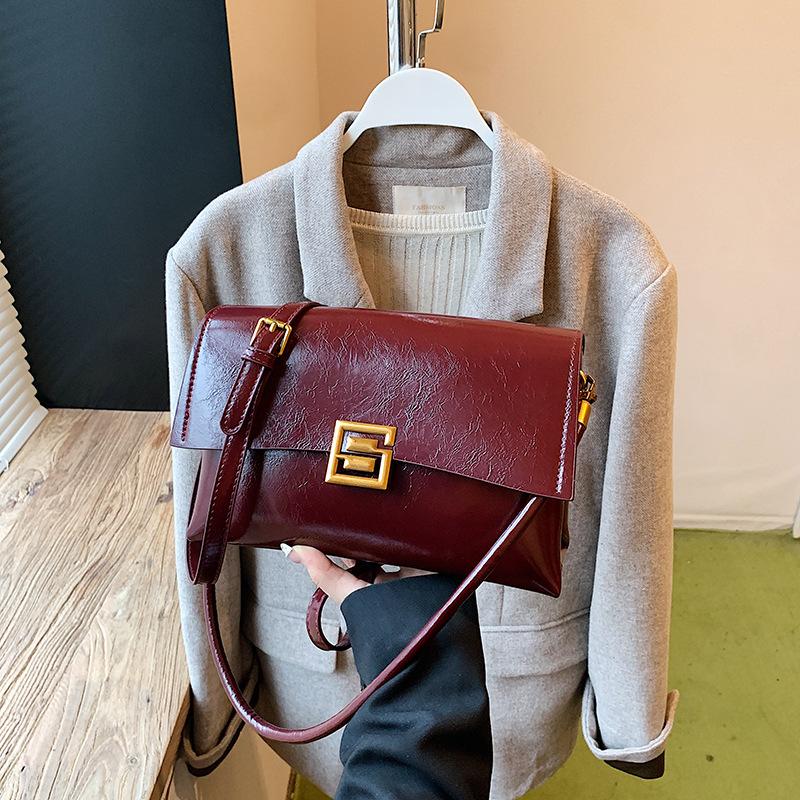 

Light luxury fashion simple underarm bag women s 2025 autumn and winter new niche retro Korean shoulder messenger bag бордовый