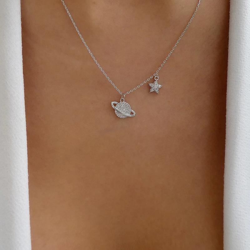 Star and moon necklace European and American o-chain jewelry women s ins style design autumn and winter sweater chain