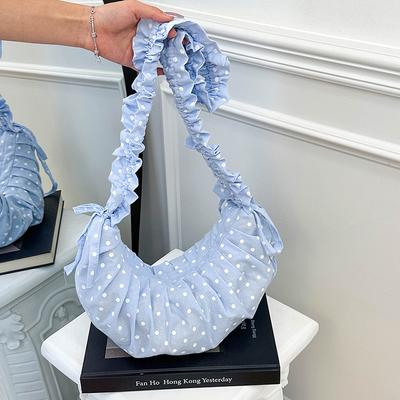 Questa è una borsa di nicchia per donne con un look rilassato, caratterizzata da una singola tracolla e da uno scomparto sotto l'ascella per fare i ravioli.