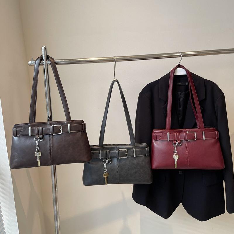 New high-end textured women's shoulder baguette bag women's autumn and winter versatile retro underarm bag