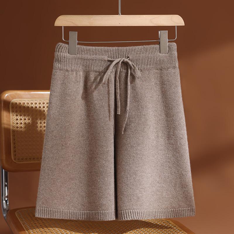 

Women s Pure Wool Knitted Shorts - Thickened, Five-Needle, Elastic Waist, Loose Fit, Versatile, Three-Quarter Length Extra Large