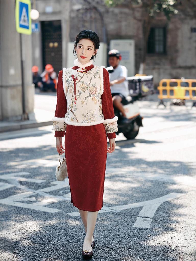 Two-Piece Retro Red Long Sleeve Qipao Vest Set - Slimming Autumn & Winter Women's Fashion
