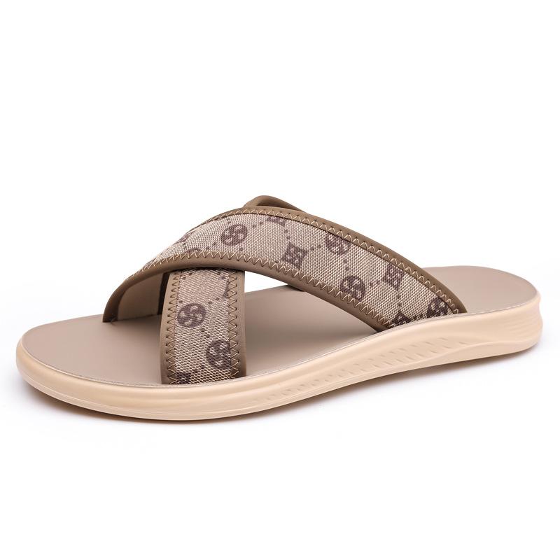 

Flip-flops men s summer wear 2025 new trendy non-slip deodorant beach sandals casual outdoor Internet celebrity slippers men 38