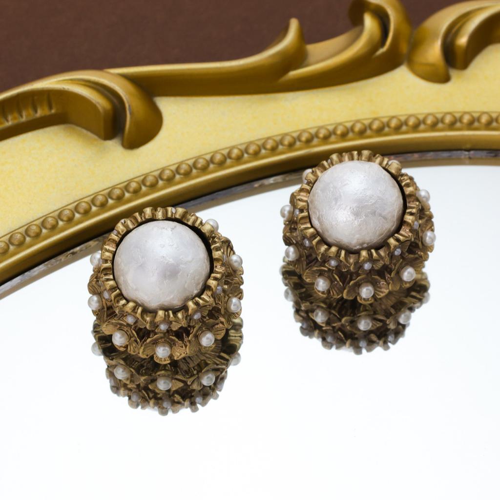 Elegant Fashionable Pearl Earrings With French Temperament Niche Design Sense Light Luxury Retro High-end