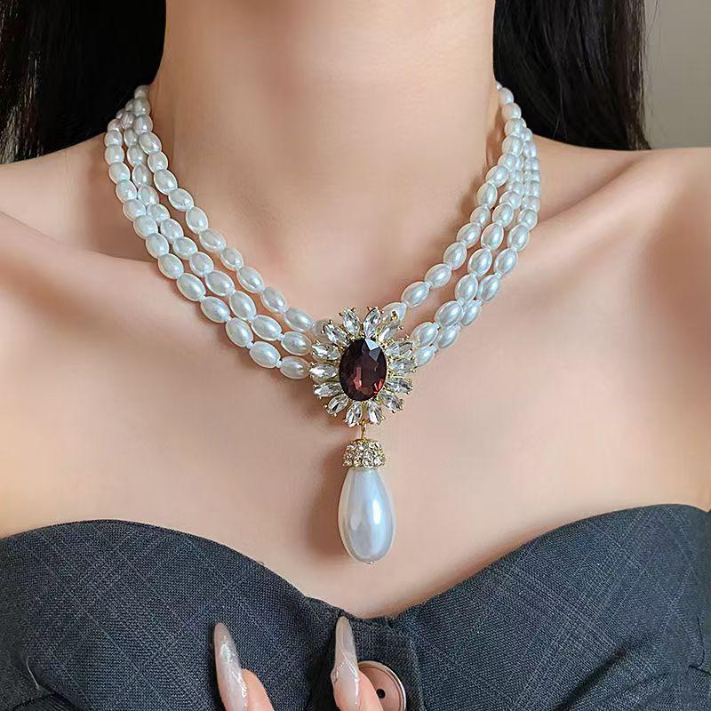 Flower Retro Inlaid Rhinestone Faux Pearl Necklace Earring Set French Style Clavicle Chain Light Luxury Jewelry for Women