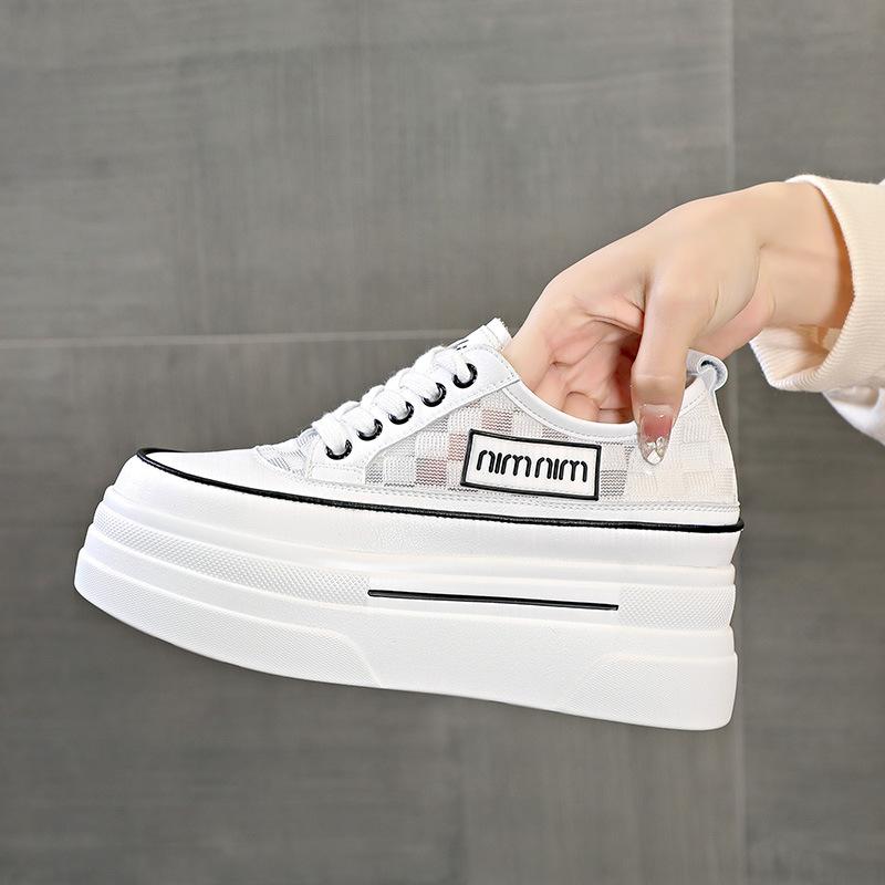 Mode 8CM Platå Kil Sneakers Höjdökande Skor Äkta Läder för Kvinnor Vår Höst Luftnät Sommarskor Vita