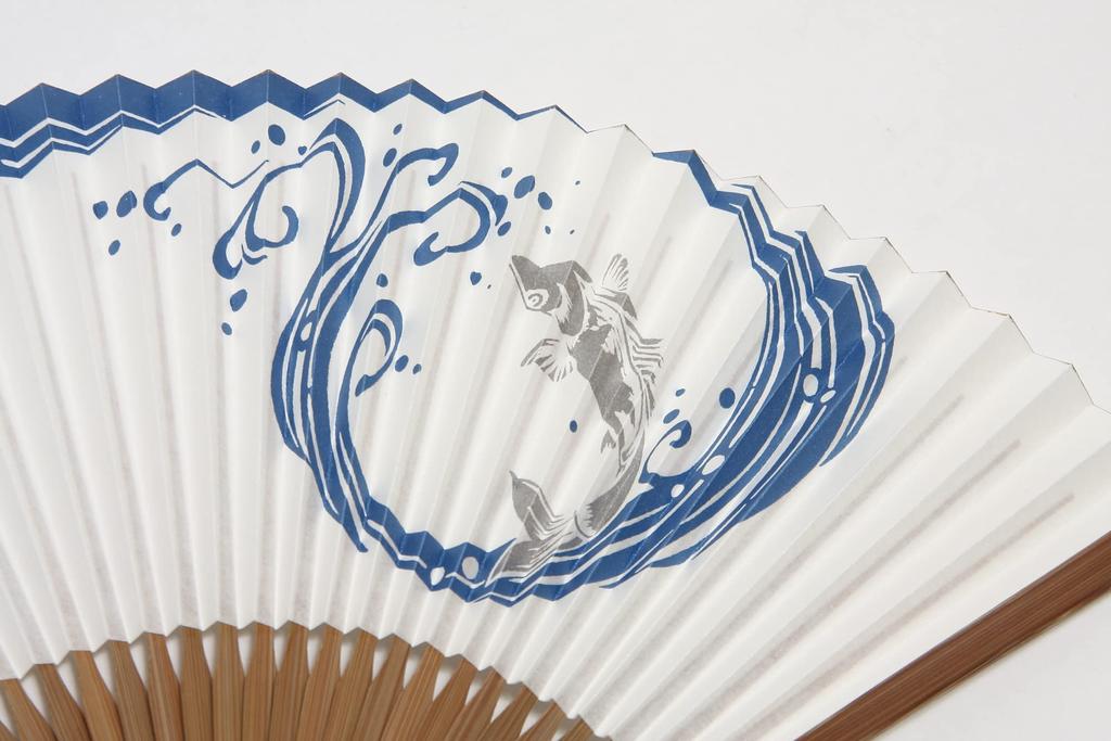 Faltbarer Kyoto-Handwerker mit Fächer in Papierbox [Hasegawa] Herrenfächer, Gefertigt, Etui, (Karpfen Design)