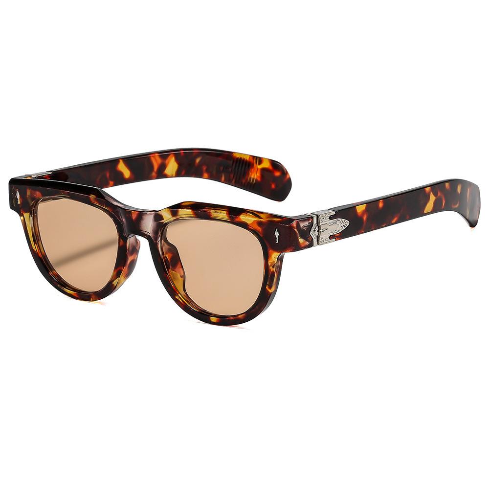 New European and American fashion cat eye sunglasses women's high-end sense retro square rice nails show face small sunglasses