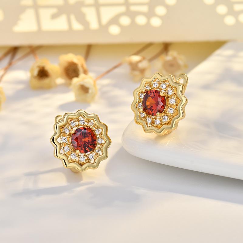 European and American 18K Gold Lace Stud Earrings, Versatile Women's Micro-inlaid Emerald Cutout Pattern Earrings and Earrings