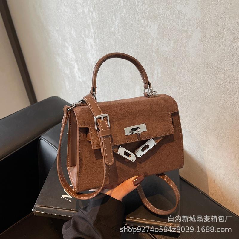

Korean version of high-end small bag women s bag 2025 new fashion shoulder messenger bag foreign style portable Kelly bag