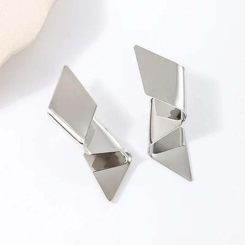 

Fashion Metal Irregular Twisted Drop Earrings for Women Exaggerated Gold Color Geometry Smooth Dangle Earrings Zircon 2026 New