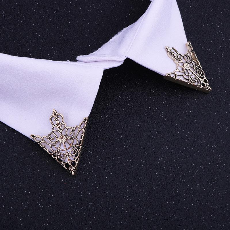 Retro Pattern Triangle Collar Pin Accessories Fashion Men and Women Hollow Crown Collar Brooch Collar Corner Badge