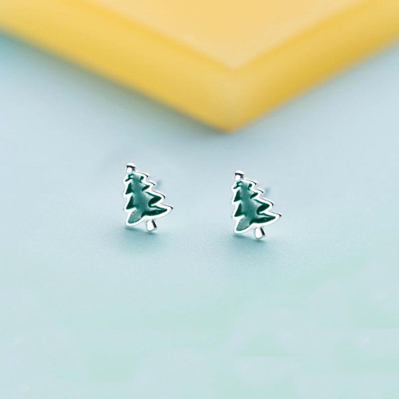 Fresh & Cute Korean-Style Christmas Tree Stud Earrings – Simple Mini Holiday Accessory