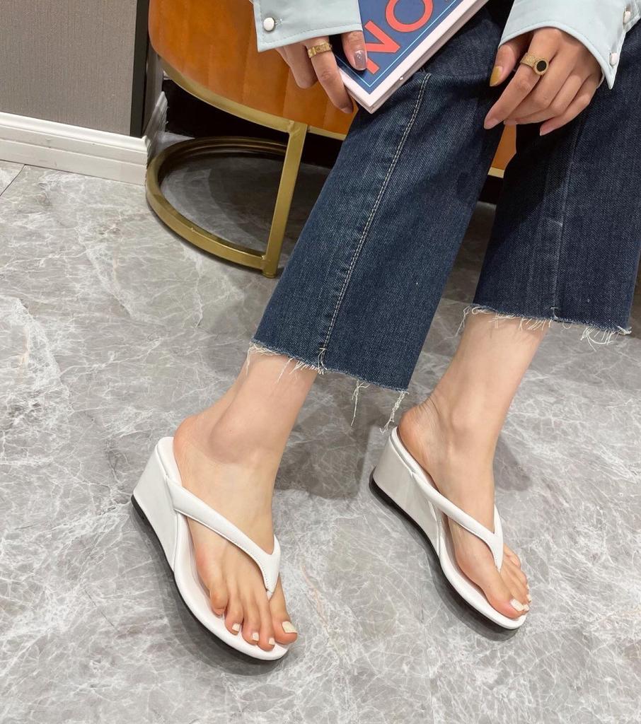 Mezzanine slippers women's 2025 new flip-flops heel seaside vacation fresh outer fashion sandals women's shoes