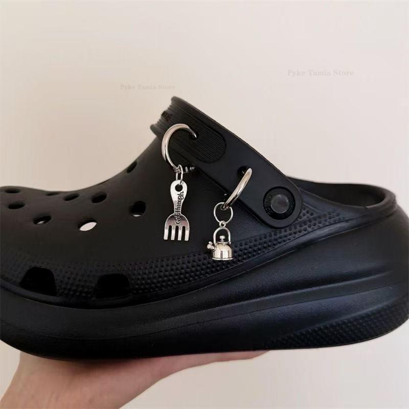 2 Stück Legierung Pentagramm Schuhzubehör Kreativ Glocke Gabel Anhänger DIY Hängend Party Schmuck Karabinerhaken Schuhschnallen Dekoration