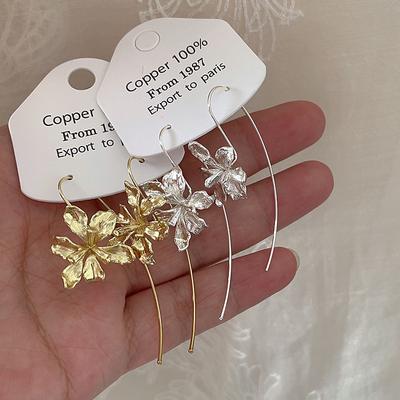 Orecchini pendenti in metallo con fiore di iris in stile retrò, da donna, leggeri, eleganti, di lusso, alla moda, con personalità, temperamento, versatili