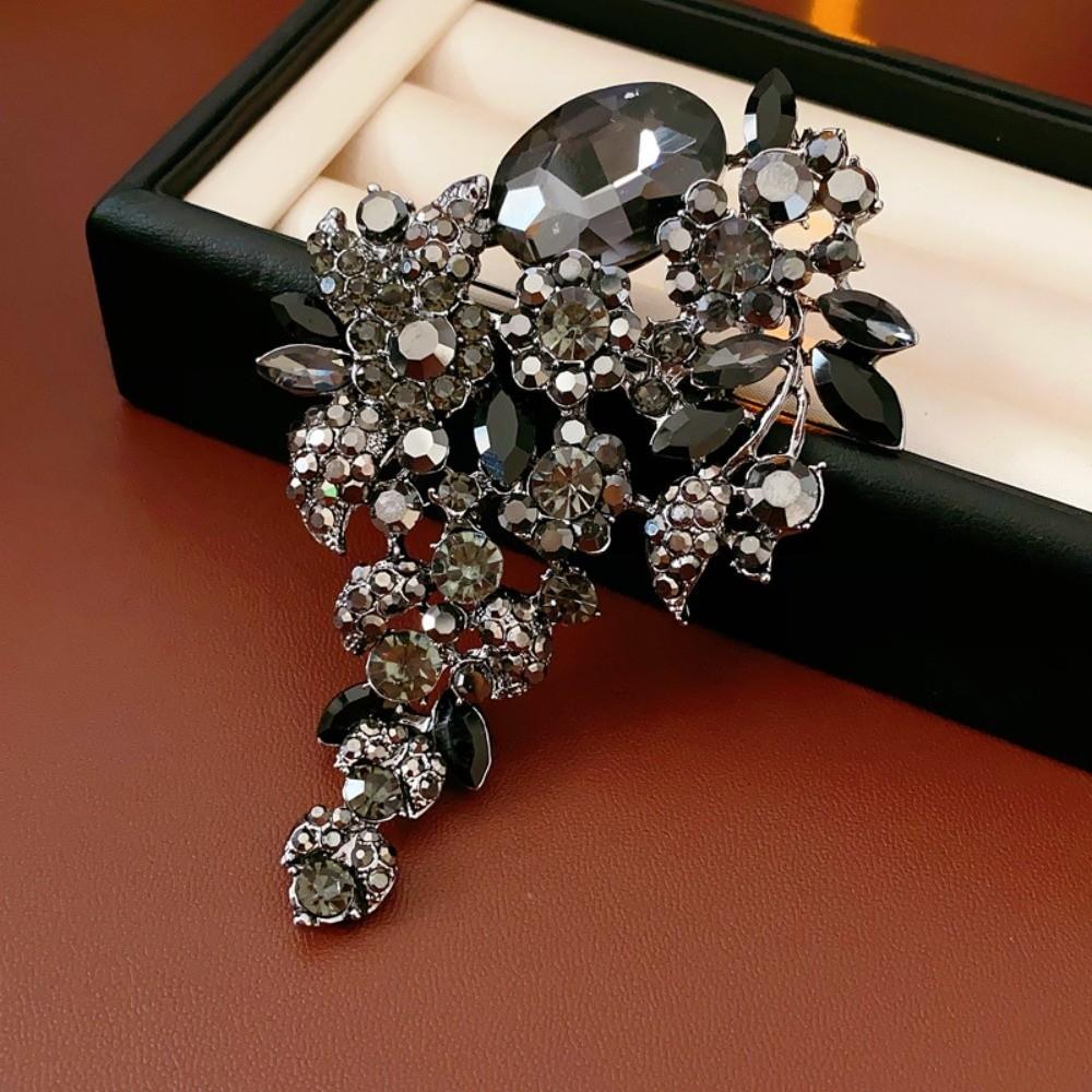 Badge Petals Leaves Brooch Jewelry Accessories Suit Collar Pin Rhinestone Flowers Brooch  Daily